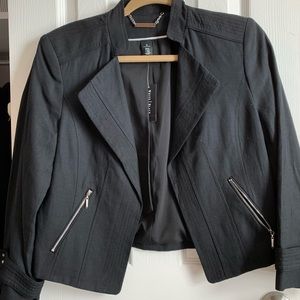 White and Black House Market Palma Linen Crop